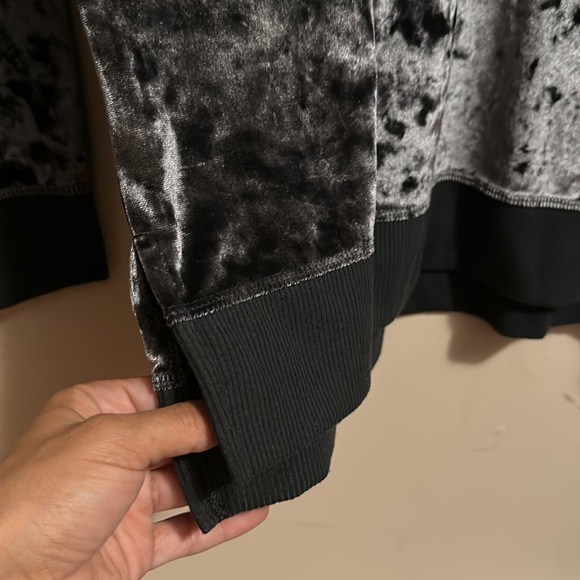 Velour Crew - Black - Picture 3 of 3